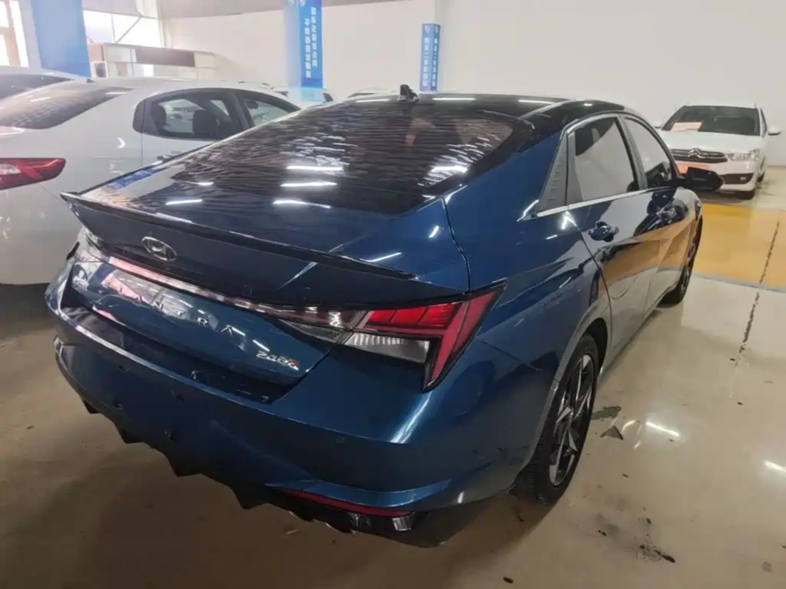 Hyundai Elantra photo 6