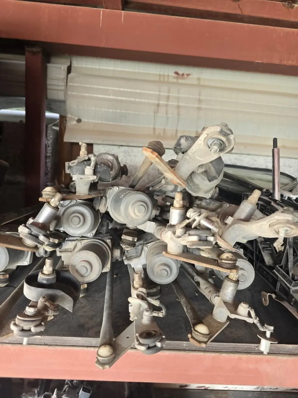 Wiper motor and linkage assemblies